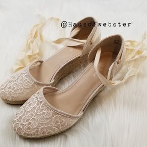 [Eva and Zoe] cream lace and jute wedge sandals